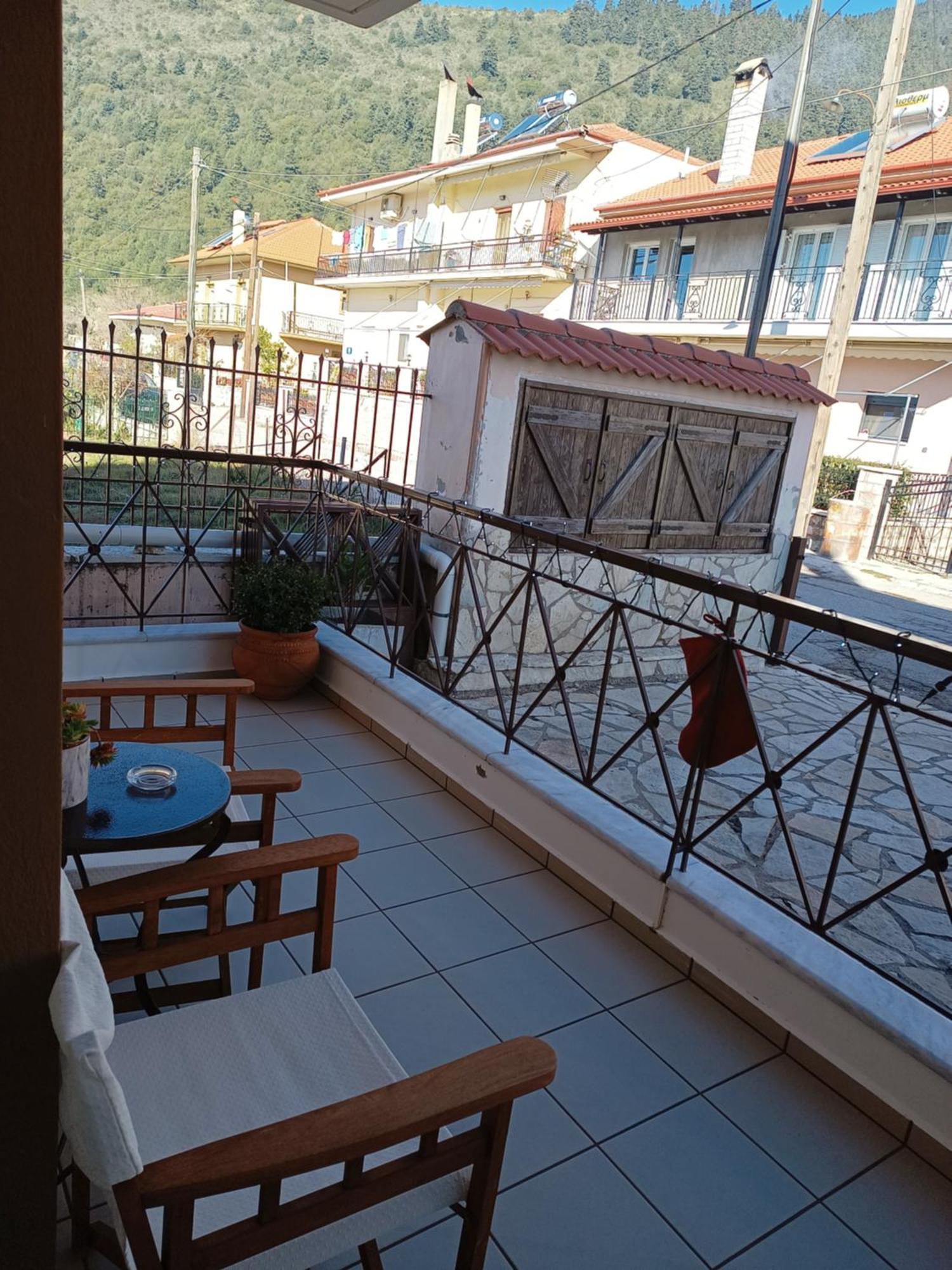 Xenonas Drimos Aparthotel Karpenisi Exterior photo